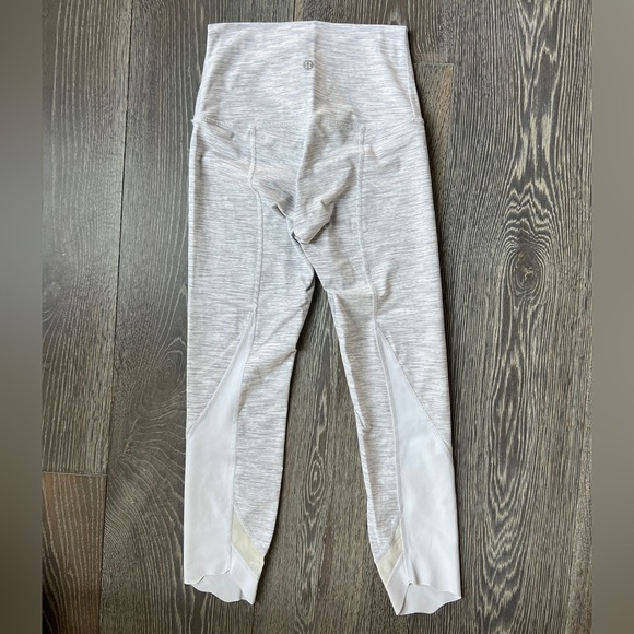 Lululemon Wunder Under Grey Crop Special Edition Scalloped Hem legging. Size 4 - Picture 9 of 12